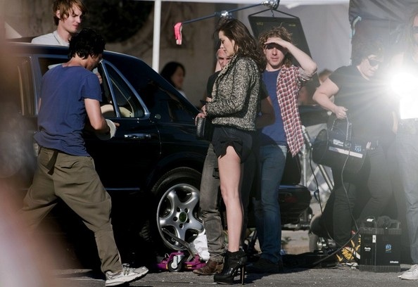 Sốc với dáng thon của “bông hồng Pháp” sau 2 tuần sinh con - 11