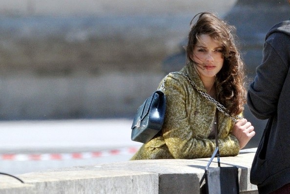 Sốc với dáng thon của “bông hồng Pháp” sau 2 tuần sinh con - 12