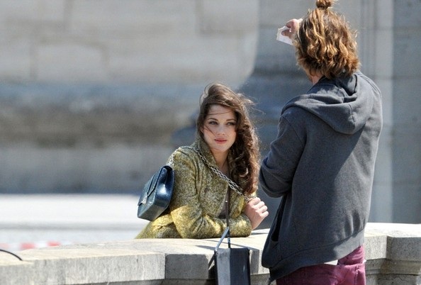 Sốc với dáng thon của “bông hồng Pháp” sau 2 tuần sinh con - 14