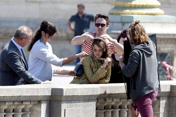 Sốc với dáng thon của “bông hồng Pháp” sau 2 tuần sinh con - 15