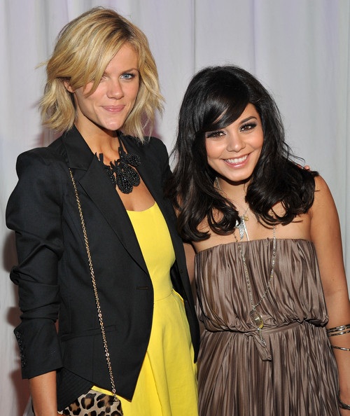 Vanessa Hudgens “đọ dáng” với siêu mẫu - 16 Vanessa Hudgens “đọ dáng” với siêu mẫu - 16