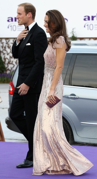 Vợ chồng hoàng tử Anh vui vẻ dự tiệc - 2