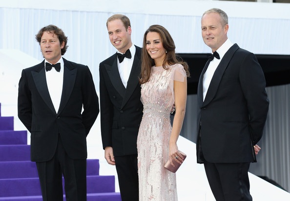 Vợ chồng hoàng tử Anh vui vẻ dự tiệc - 12