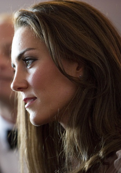 Vợ chồng hoàng tử Anh vui vẻ dự tiệc - 21