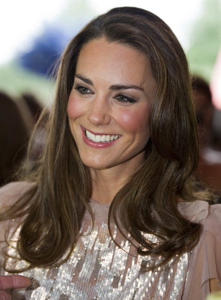 Vợ chồng hoàng tử Anh vui vẻ dự tiệc - 22