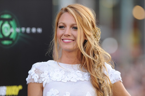 Blake Lively xinh như công chúa trong buổi công chiếu phim mới - 9
