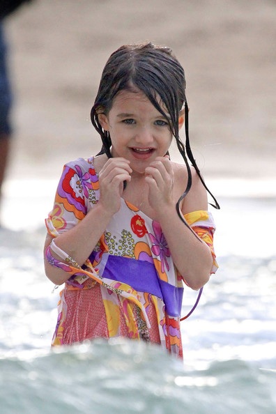 Mẹ con Katie Holmes vui chơi ở biển - 20 Mẹ con Katie Holmes vui chơi ở biển - 20