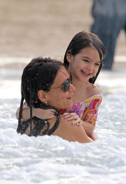 Mẹ con Katie Holmes vui chơi ở biển - 23 Mẹ con Katie Holmes vui chơi ở biển - 23