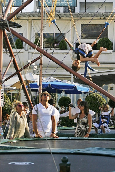 Siêu mẫu ngực bự hạnh phúc bên bồ trẻ - 6 Siêu mẫu ngực bự hạnh phúc bên bồ trẻ - 6