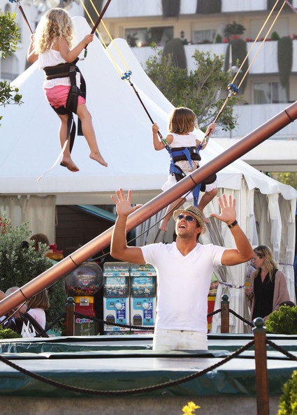 Siêu mẫu ngực bự hạnh phúc bên bồ trẻ - 8 Siêu mẫu ngực bự hạnh phúc bên bồ trẻ - 8