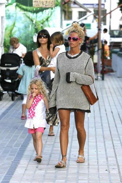 Siêu mẫu ngực bự hạnh phúc bên bồ trẻ - 10 Siêu mẫu ngực bự hạnh phúc bên bồ trẻ - 10