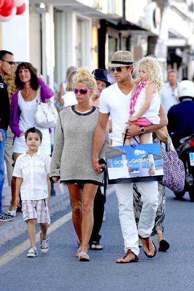 Siêu mẫu ngực bự hạnh phúc bên bồ trẻ - 11 Siêu mẫu ngực bự hạnh phúc bên bồ trẻ - 11