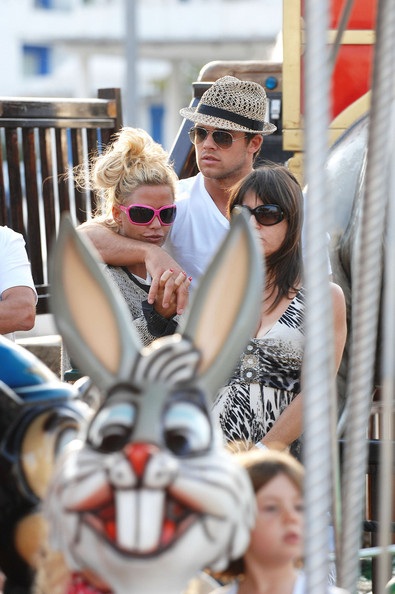 Siêu mẫu ngực bự hạnh phúc bên bồ trẻ - 13 Siêu mẫu ngực bự hạnh phúc bên bồ trẻ - 13