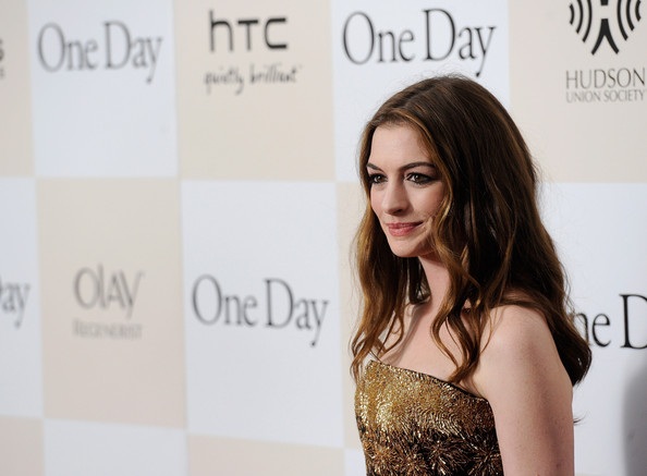 Anne Hathaway “lộ” eo siêu nhỏ - 11 Anne Hathaway “lộ” eo siêu nhỏ - 11
