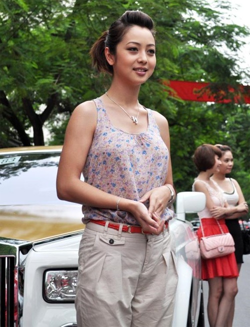 Jennifer Phạm đi cùng đoàn siêu xe - 2 Jennifer Phạm đi cùng đoàn siêu xe - 2