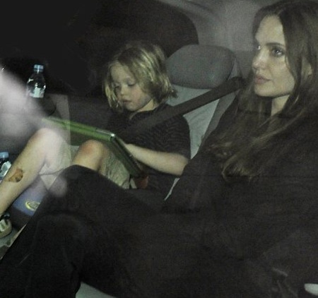 Pax Thiên được bố mẹ đưa đi ăn tối - 1 Pax Thiên được bố mẹ đưa đi ăn tối - 1