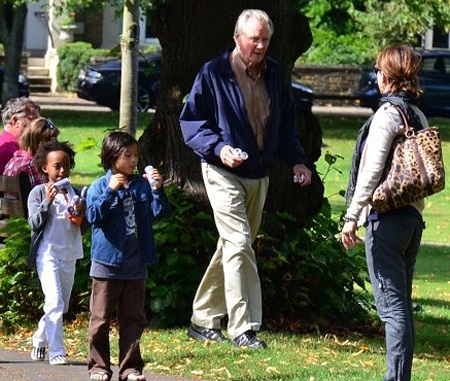 Pax Thiên được bố mẹ đưa đi ăn tối - 4 Pax Thiên được bố mẹ đưa đi ăn tối - 4