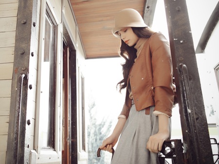 Hồ Ngọc Hà lãng mạn trên sân ga - 4 Hồ Ngọc Hà lãng mạn trên sân ga - 4