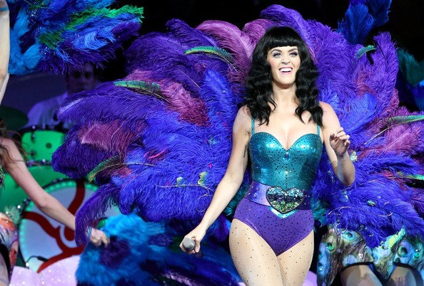 Katy Perry sánh ngang “kỳ tích” của Michael Jackson - 2 Katy Perry sánh ngang “kỳ tích” của Michael Jackson - 2