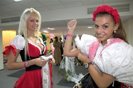 Hình ảnh thú vị về Thu Mây và người đẹp dự thi Hoa hậu siêu quốc gia - 14 Hình ảnh thú vị về Thu Mây và người đẹp dự thi Hoa hậu siêu quốc gia - 14