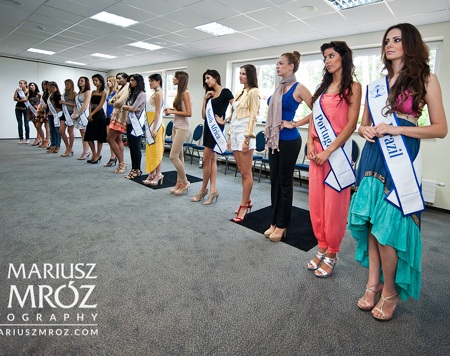 Hình ảnh thú vị về Thu Mây và người đẹp dự thi Hoa hậu siêu quốc gia - 9 Hình ảnh thú vị về Thu Mây và người đẹp dự thi Hoa hậu siêu quốc gia - 9