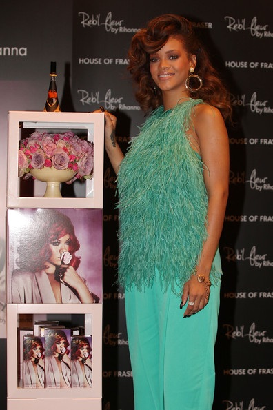 Rihanna lại có tóc mới - 10 Rihanna lại có tóc mới - 10