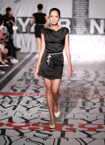 Những thiết kế ấn tượng của nhà tạo mẫu Việt - 13 Những thiết kế ấn tượng của nhà tạo mẫu Việt - 13