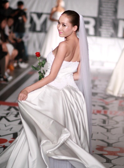 Những thiết kế ấn tượng của nhà tạo mẫu Việt - 23 Những thiết kế ấn tượng của nhà tạo mẫu Việt - 23