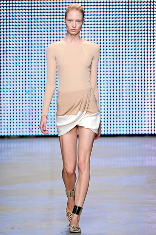 Sành điệu, trẻ trung với BST Giambattista Valli - 7 Sành điệu, trẻ trung với BST Giambattista Valli - 7