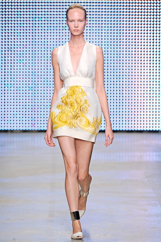 Sành điệu, trẻ trung với BST Giambattista Valli - 23 Sành điệu, trẻ trung với BST Giambattista Valli - 23