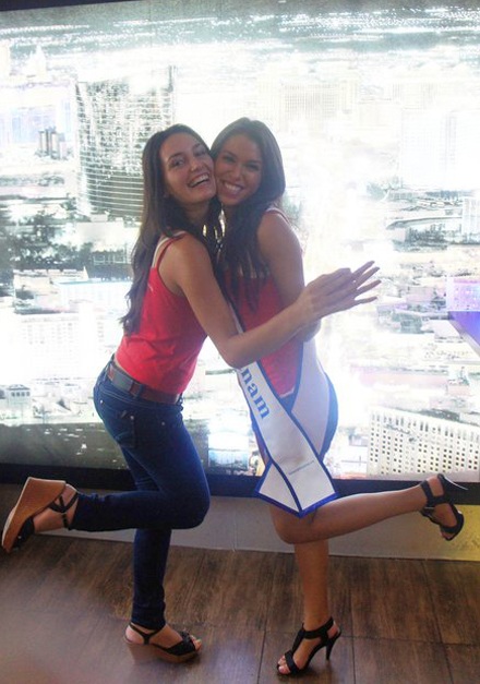 Thu Mây vui vẻ bên các người đẹp dự thi Hoa hậu Siêu quốc gia - 4 Thu Mây vui vẻ bên các người đẹp dự thi Hoa hậu Siêu quốc gia - 4