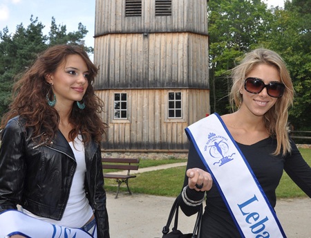 Thu Mây vui vẻ bên các người đẹp dự thi Hoa hậu Siêu quốc gia - 19 Thu Mây vui vẻ bên các người đẹp dự thi Hoa hậu Siêu quốc gia - 19