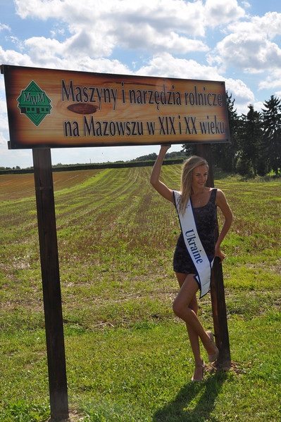 Thu Mây vui vẻ bên các người đẹp dự thi Hoa hậu Siêu quốc gia - 23 Thu Mây vui vẻ bên các người đẹp dự thi Hoa hậu Siêu quốc gia - 23