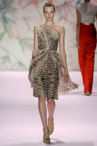 BST gợi cảm và quyến rũ của Monique Lhuillier - 10