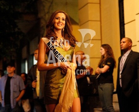 Hoàng My đi chơi cùng người đẹp Hoàn vũ - 18 Hoàng My đi chơi cùng người đẹp Hoàn vũ - 18