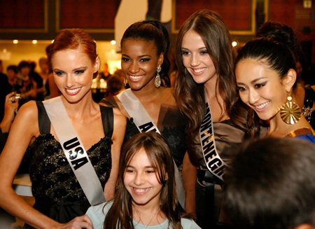 Người đẹp Hoàn vũ đi xem nhạc kịch - 6 Người đẹp Hoàn vũ đi xem nhạc kịch - 6