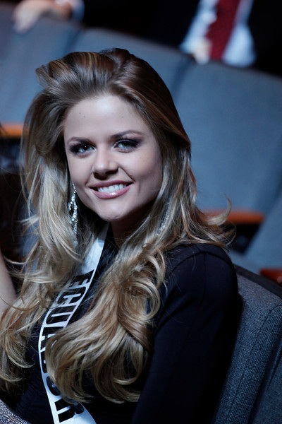 Người đẹp Hoàn vũ đi xem nhạc kịch - 9 Người đẹp Hoàn vũ đi xem nhạc kịch - 9