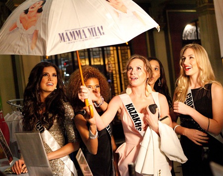 Người đẹp Hoàn vũ đi xem nhạc kịch - 15 Người đẹp Hoàn vũ đi xem nhạc kịch - 15