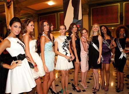 Người đẹp Hoàn vũ đi xem nhạc kịch - 16 Người đẹp Hoàn vũ đi xem nhạc kịch - 16