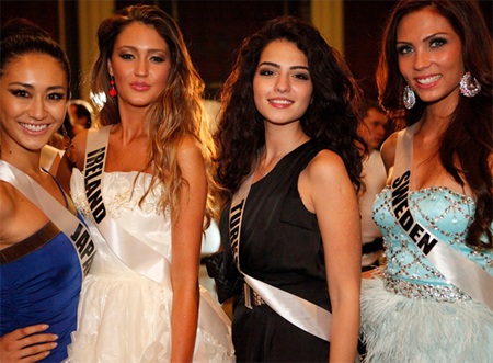 Người đẹp Hoàn vũ đi xem nhạc kịch - 17 Người đẹp Hoàn vũ đi xem nhạc kịch - 17