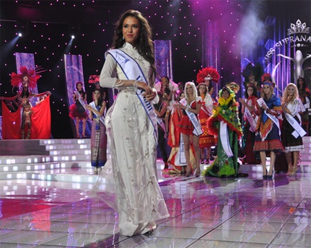 Thu Mây: Nhỏ bé vẫn tỏa sáng trong đêm chung kết Hoa hậu Siêu quốc gia - 2