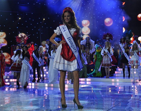 Thu Mây: Nhỏ bé vẫn tỏa sáng trong đêm chung kết Hoa hậu Siêu quốc gia - 10