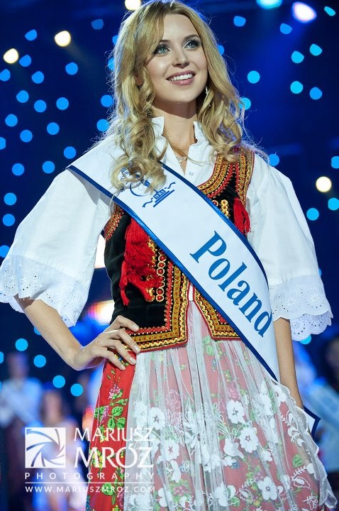 Thu Mây: Nhỏ bé vẫn tỏa sáng trong đêm chung kết Hoa hậu Siêu quốc gia - 13