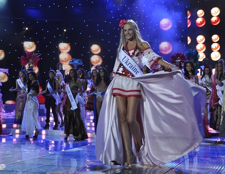 Thu Mây: Nhỏ bé vẫn tỏa sáng trong đêm chung kết Hoa hậu Siêu quốc gia - 15