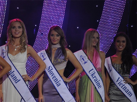 Thu Mây: Nhỏ bé vẫn tỏa sáng trong đêm chung kết Hoa hậu Siêu quốc gia - 42