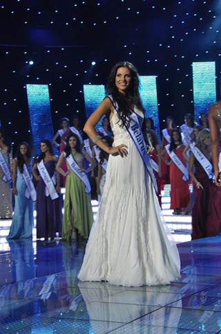 Thu Mây: Nhỏ bé vẫn tỏa sáng trong đêm chung kết Hoa hậu Siêu quốc gia - 36