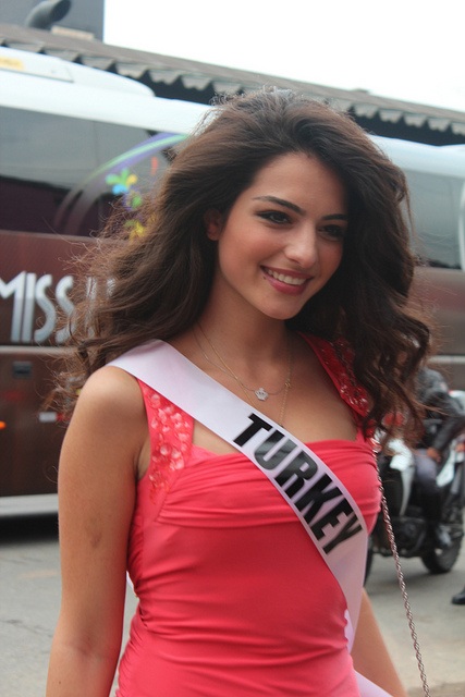 Hoàng My và người đẹp Hoàn vũ vui tươi đi mua sắm - 5