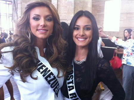 Hoàng My và người đẹp Hoàn vũ vui tươi đi mua sắm - 10