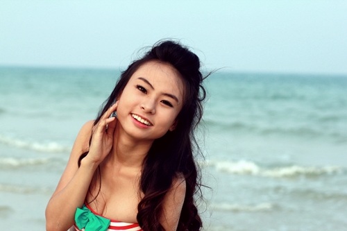Cô bạn Miss Teen trổ tài làm "mặt xấu" trước biển - 1 Cô bạn Miss Teen trổ tài làm "mặt xấu" trước biển - 1