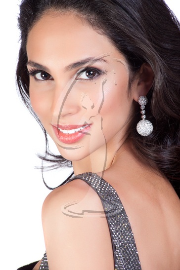 Bộ ảnh lung linh của Hoàng My và các người đẹp Hoàn vũ - 7